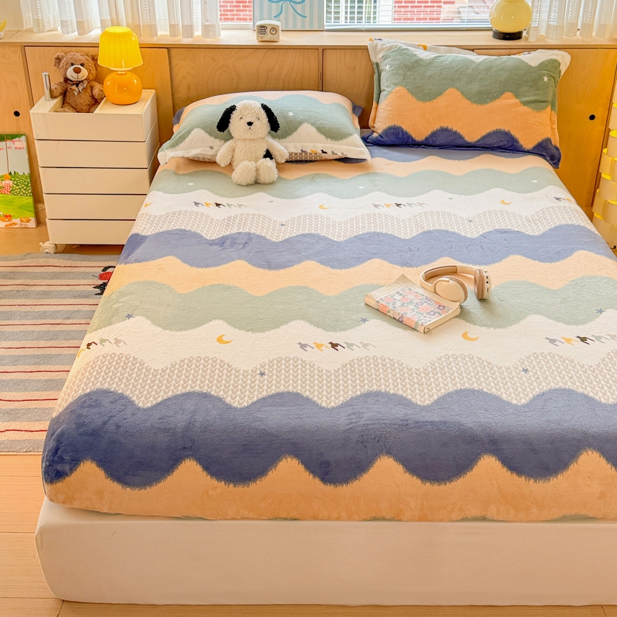 91家纺网 家纺一手货源 找家纺 名兮家居 2025新款高克重印花牛奶绒单床笠床笠单件 乘风破浪