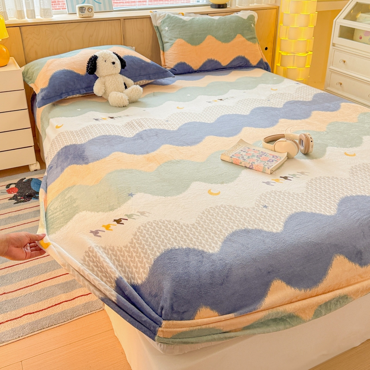 91家纺网 家纺一手货源 找家纺 名兮家居 2025新款高克重印花牛奶绒单床笠床笠单件 乘风破浪