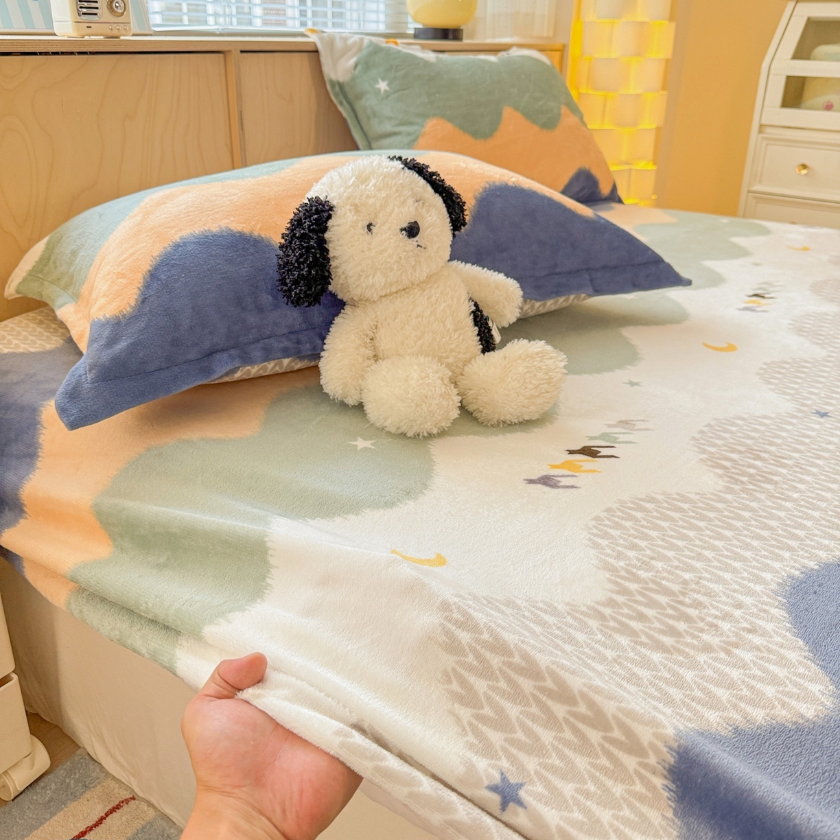 91家纺网 家纺一手货源 找家纺 名兮家居 2025新款高克重印花牛奶绒单床笠床笠单件 乘风破浪