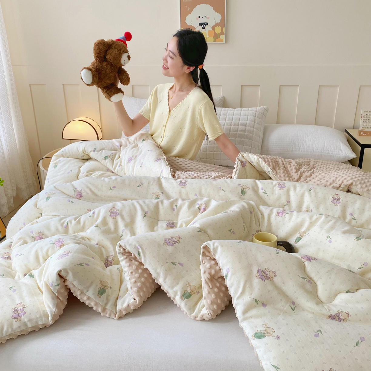 91家纺网 家纺一手货源 找家纺 小叮当家纺仓储工厂店 2025新款A类母婴级全棉双层纱婴儿绒210g豆豆被20%大豆纤维单人双人被芯 郁金香兔兔