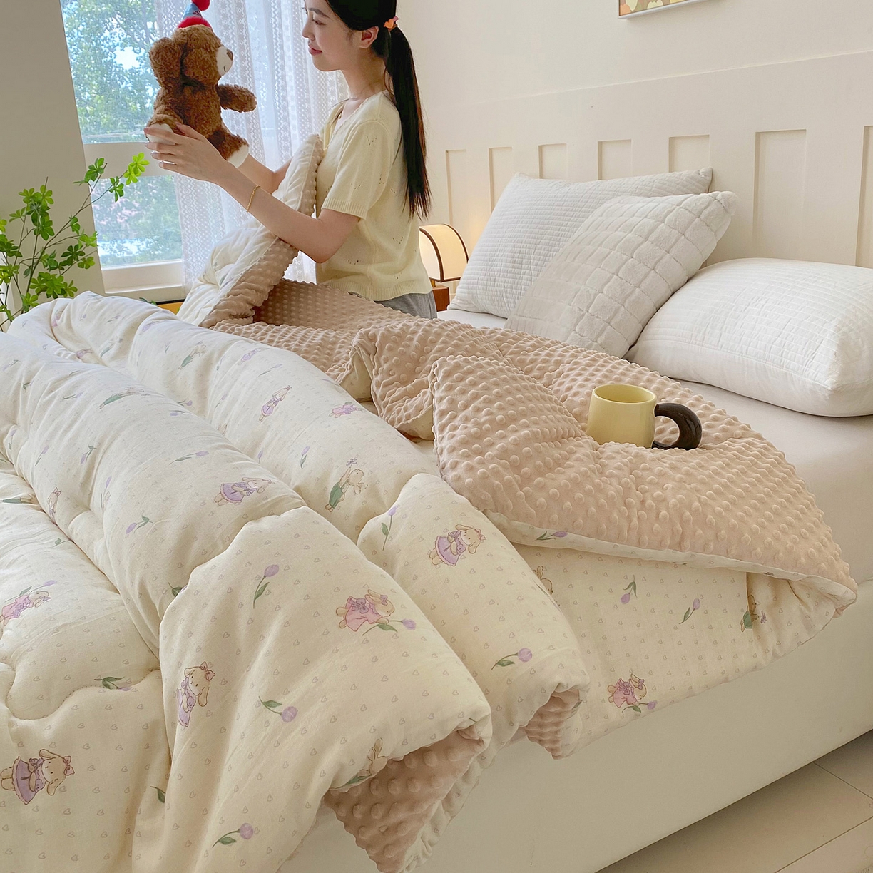 91家纺网 家纺一手货源 找家纺 小叮当家纺仓储工厂店 2025新款A类母婴级全棉双层纱婴儿绒210g豆豆被20%大豆纤维单人双人被芯 郁金香兔兔