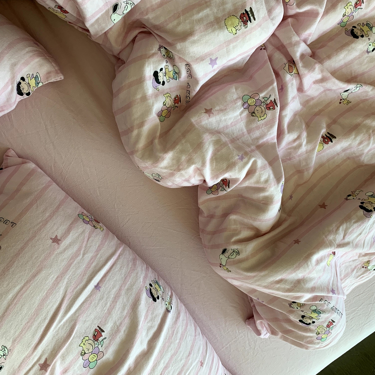 91家纺网 家纺一手货源 找家纺 源启生活 2025新款正版史努比系列全棉纯棉双层纱四件套 幸运史努比