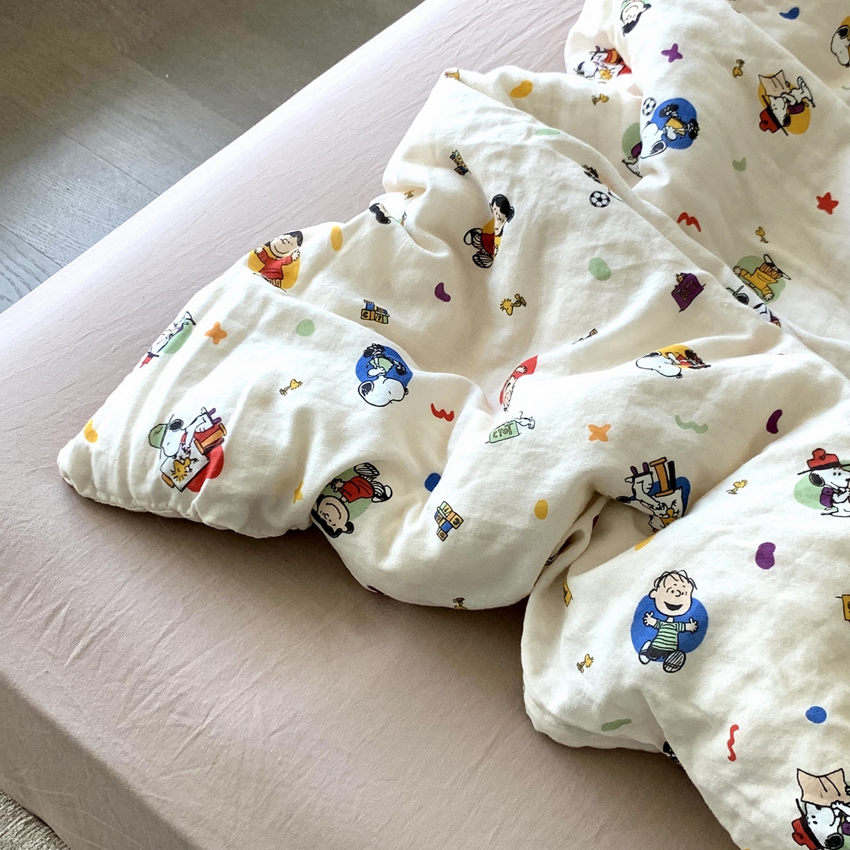 91家纺网 家纺一手货源 找家纺 源启生活 2025新款正版史努比系列全棉纯棉双层纱四件套 星星史努比