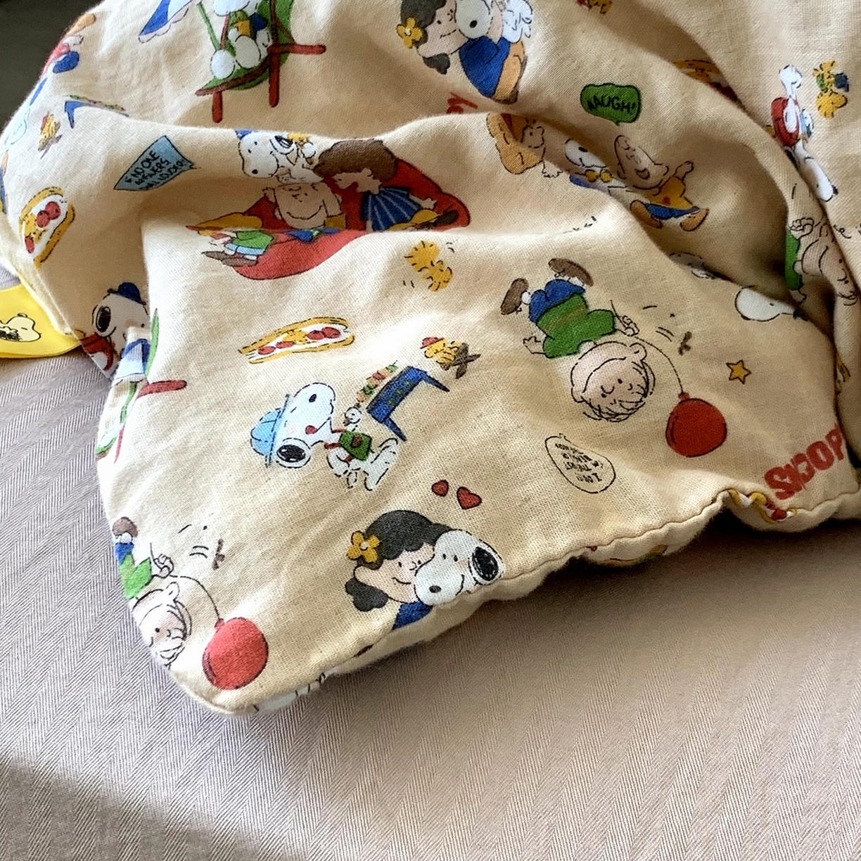 91家纺网 家纺一手货源 找家纺 源启生活 2025新款正版史努比系列全棉纯棉双层纱四件套 汉堡史努比