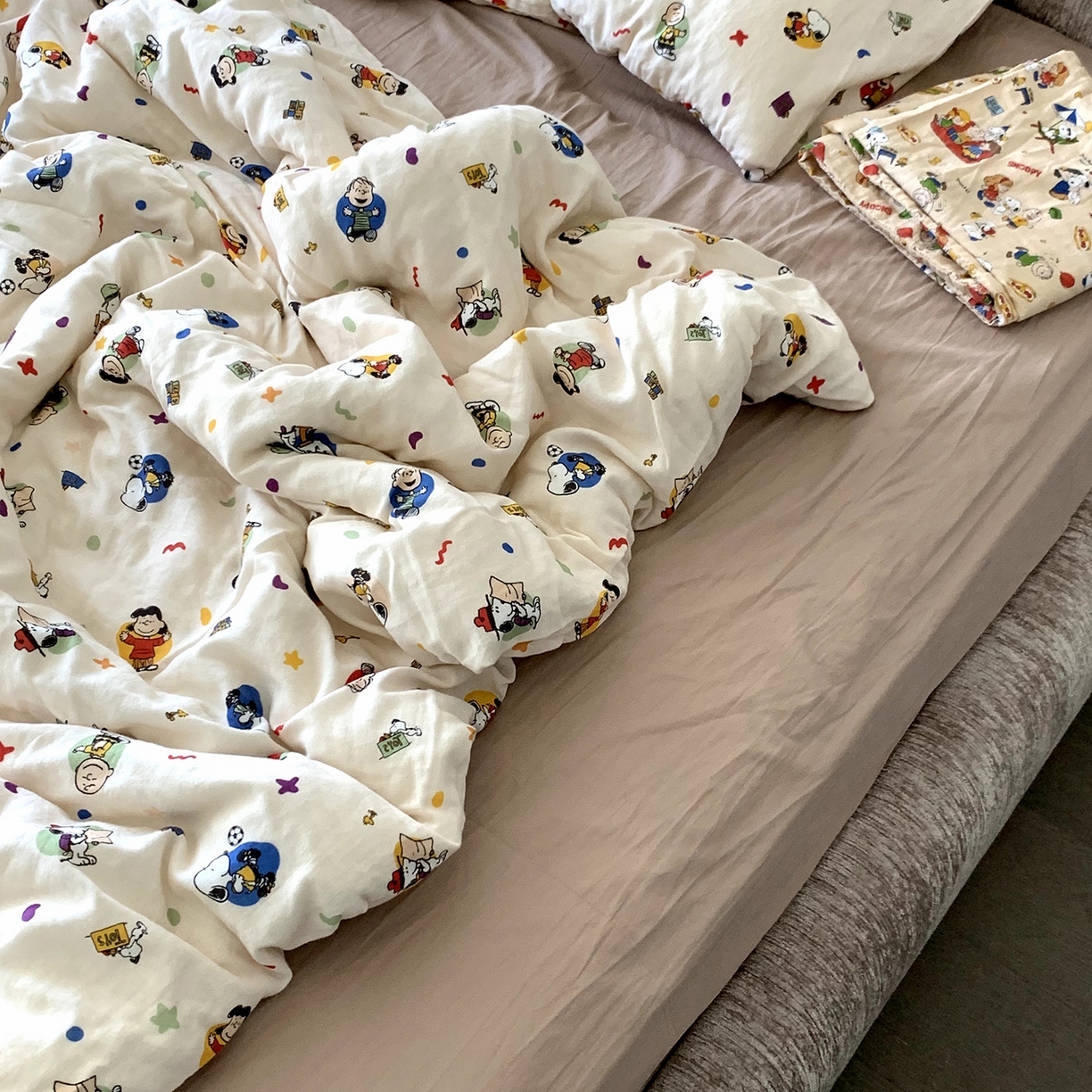 91家纺网 家纺一手货源 找家纺 源启生活 2025新款正版史努比系列全棉纯棉双层纱四件套 星星史努比