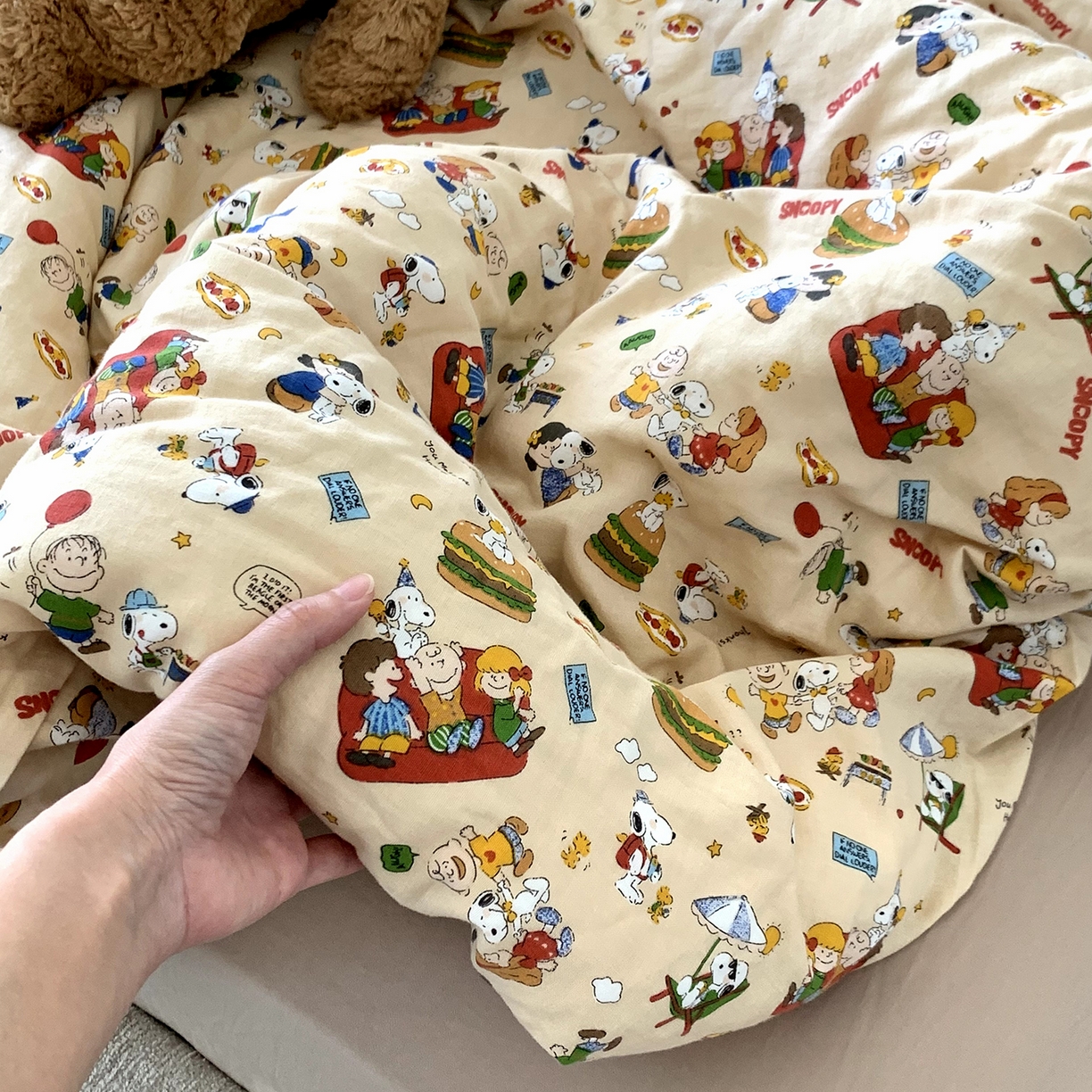 91家纺网 家纺一手货源 找家纺 源启生活 2025新款正版史努比系列全棉纯棉双层纱四件套 汉堡史努比