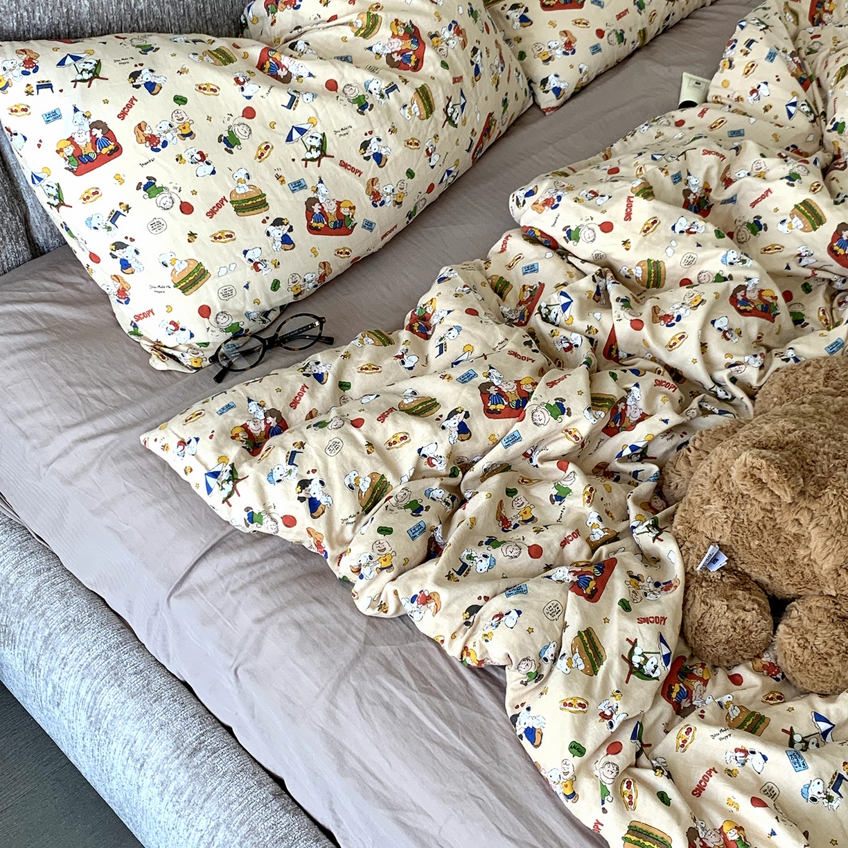 91家纺网 家纺一手货源 找家纺 源启生活 2025新款正版史努比系列全棉纯棉双层纱四件套 汉堡史努比