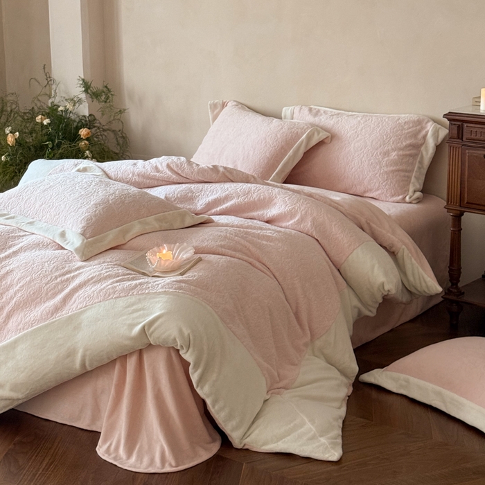 91家纺网 家纺一手货源 找家纺 （总）云栖家居 2025秋冬消光加厚立体雕花牛奶绒四件套系列-元英系列（控价不低于199）