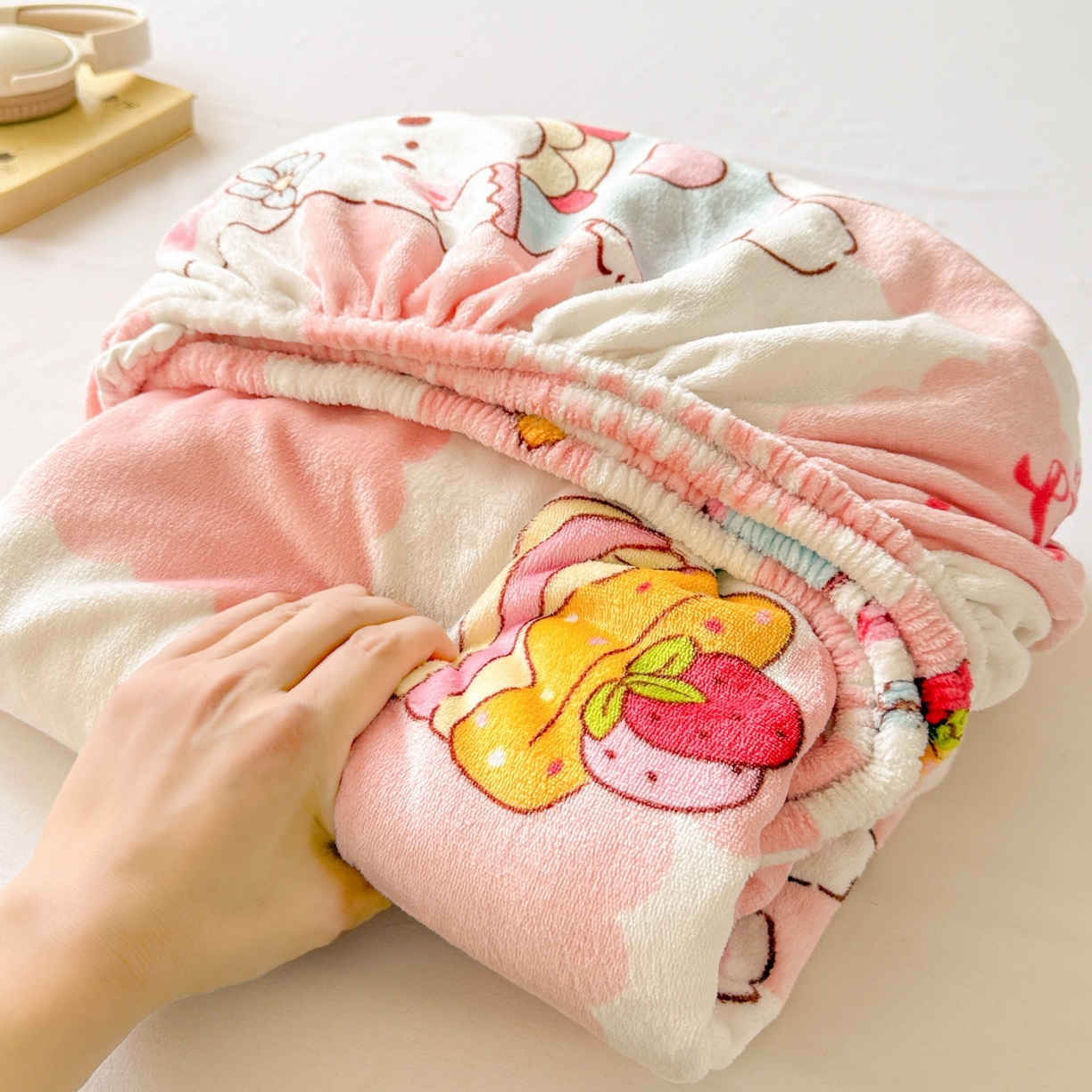 91家纺网 家纺一手货源 找家纺 名兮家居 2025新款高克重印花牛奶绒单床笠床笠单件 格子兔