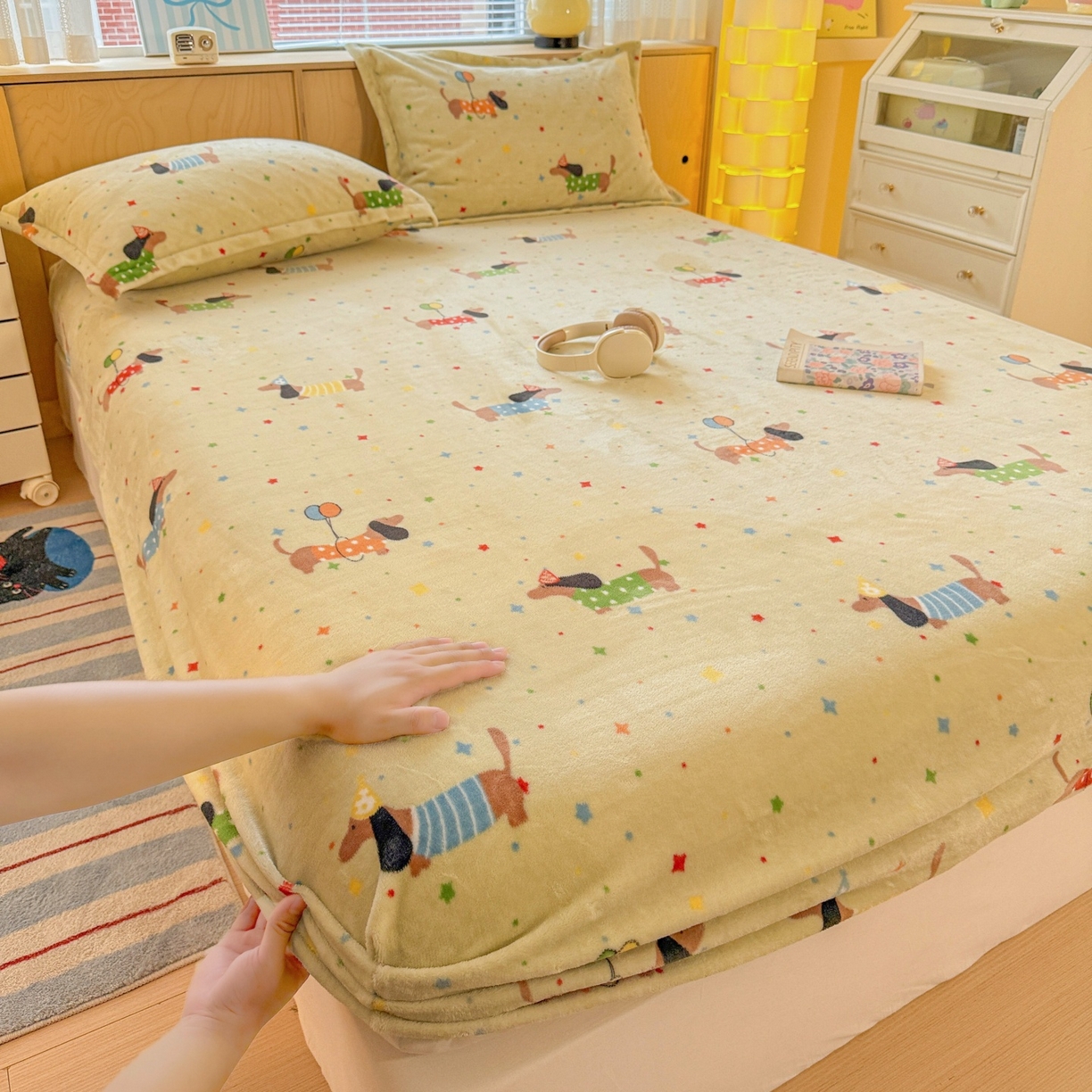 名兮家居 2025新款高克重印花牛奶绒单床笠床笠单件 腊肠狗