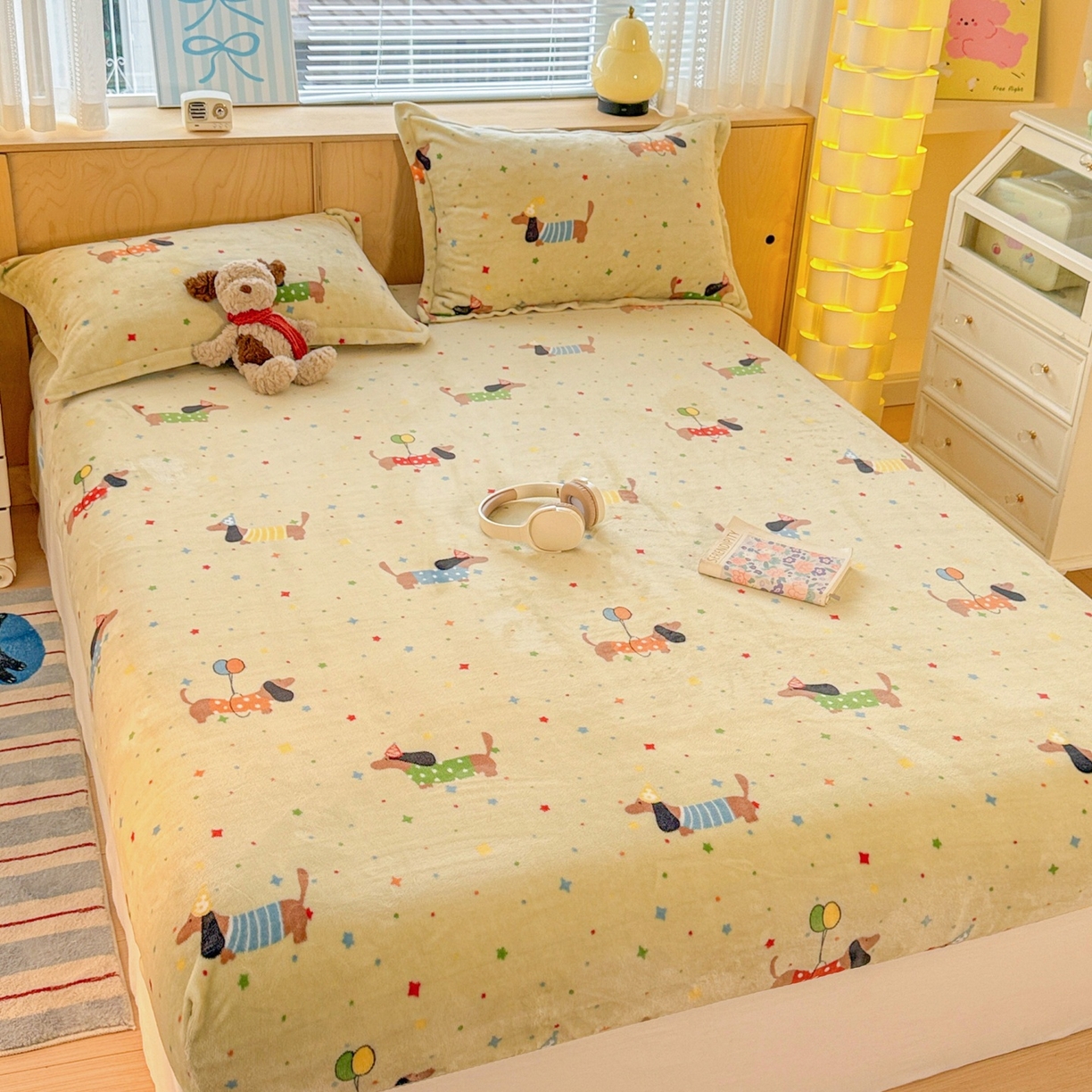 91家纺网 家纺一手货源 找家纺 名兮家居 2025新款高克重印花牛奶绒单床笠床笠单件 腊肠狗