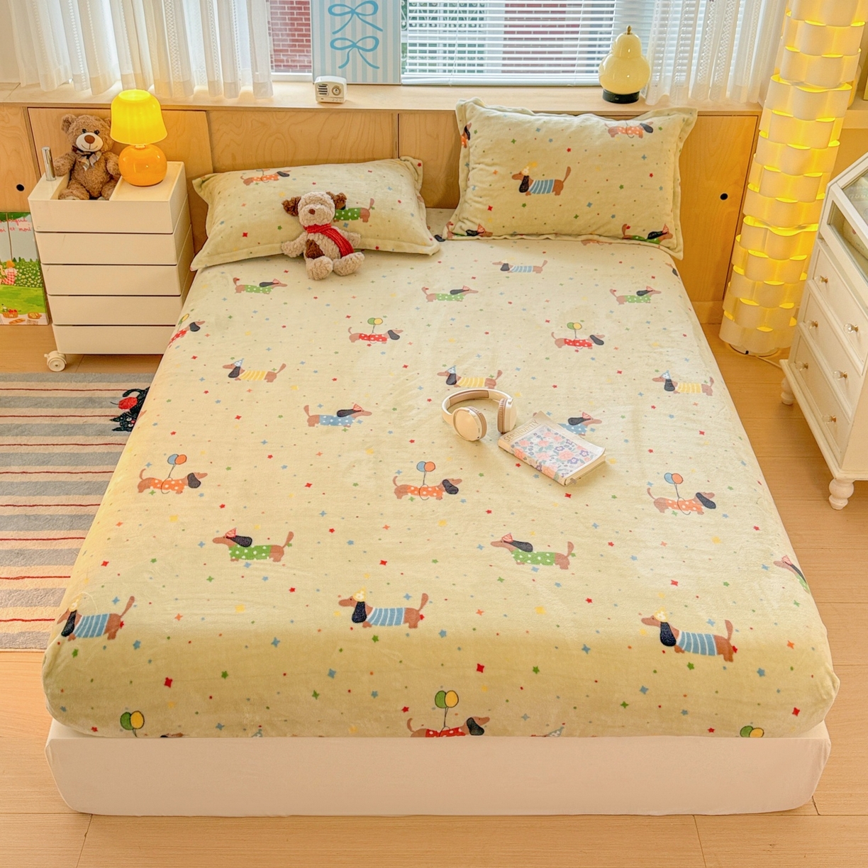 91家纺网 家纺一手货源 找家纺 名兮家居 2025新款高克重印花牛奶绒单床笠床笠单件 腊肠狗