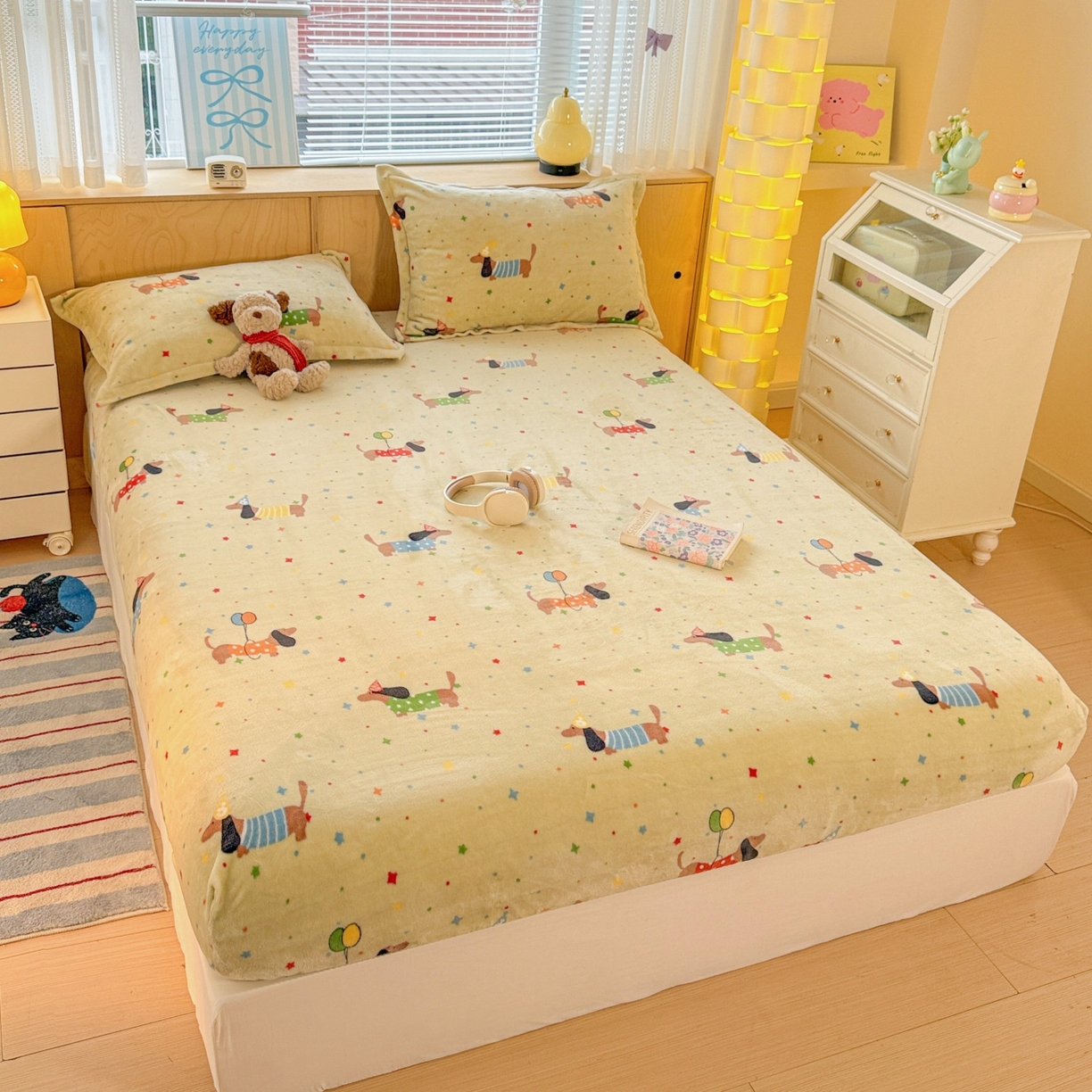 91家纺网 家纺一手货源 找家纺 名兮家居 2025新款高克重印花牛奶绒单床笠床笠单件 腊肠狗