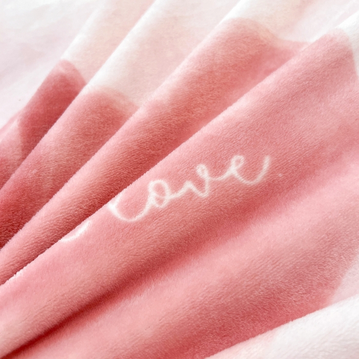 91家纺网 家纺一手货源 找家纺 寐居家纺 2025新款印花牛奶绒四件套 爱心泡泡