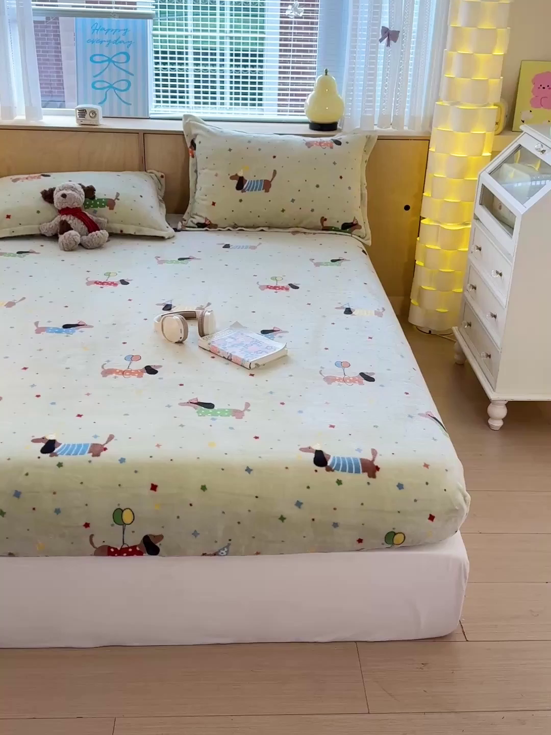 91家纺网 家纺一手货源 找家纺 名兮家居 2025新款高克重印花牛奶绒单床笠床笠单件 腊肠狗