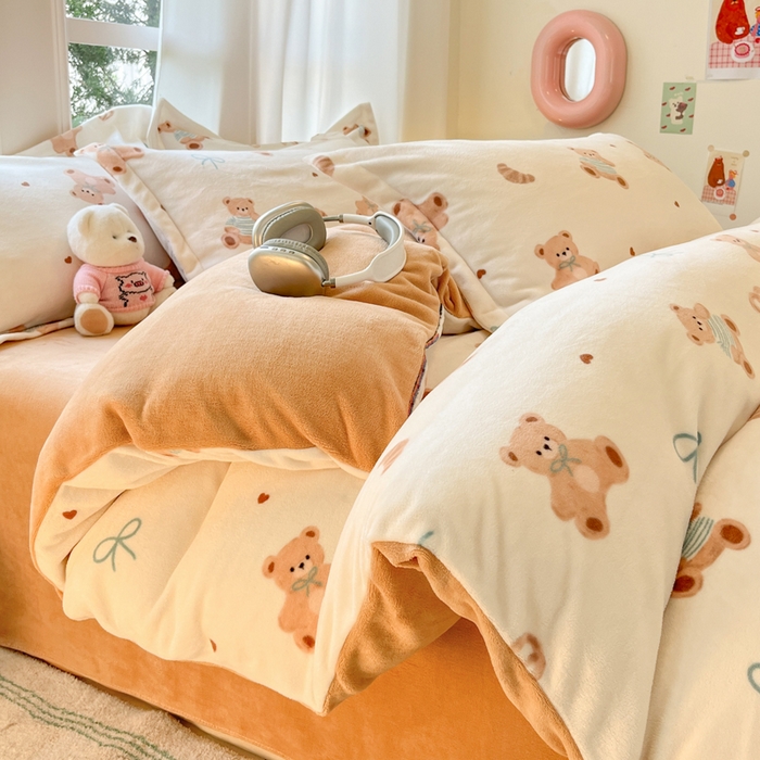 91家纺网 家纺一手货源 找家纺 寐居家纺 2025新款印花牛奶绒四件套 抱抱熊