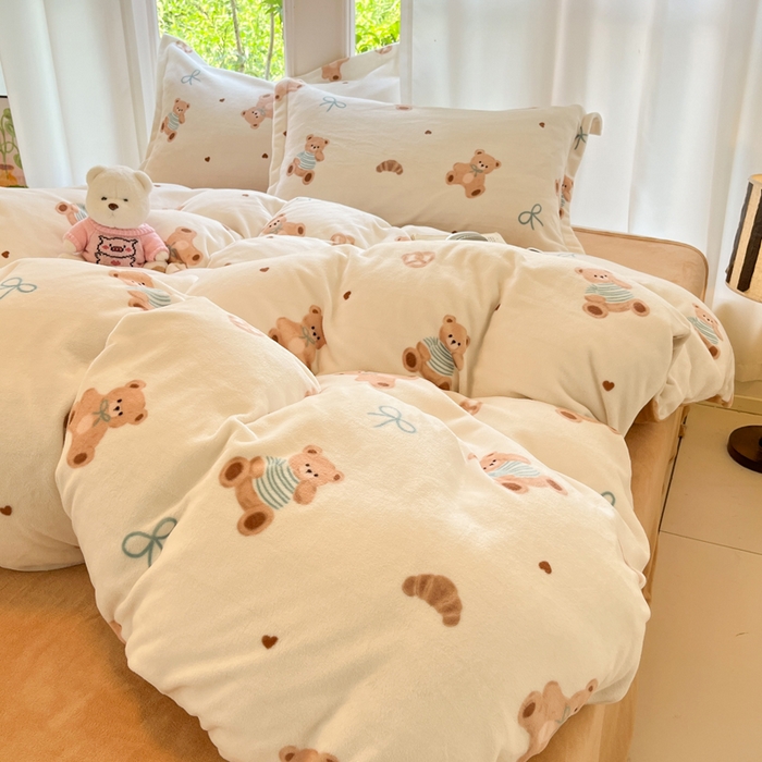 91家纺网 家纺一手货源 找家纺 寐居家纺 2025新款印花牛奶绒四件套 抱抱熊