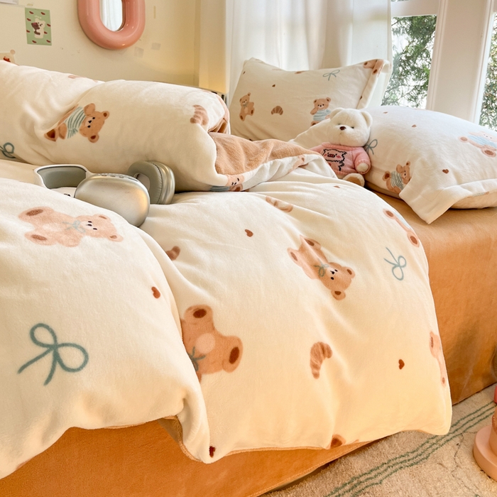 91家纺网 家纺一手货源 找家纺 寐居家纺 2025新款印花牛奶绒四件套 抱抱熊