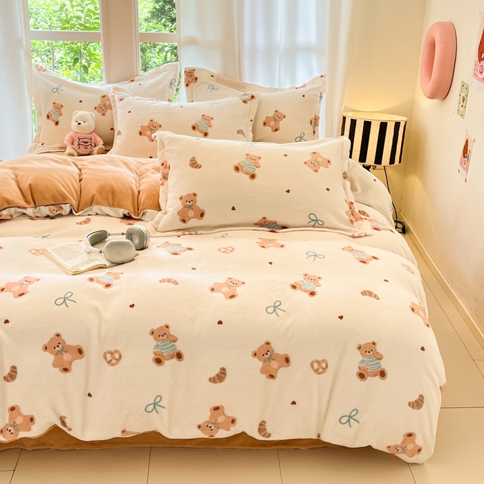 91家纺网 家纺一手货源 找家纺 寐居家纺 2025新款印花牛奶绒四件套 抱抱熊