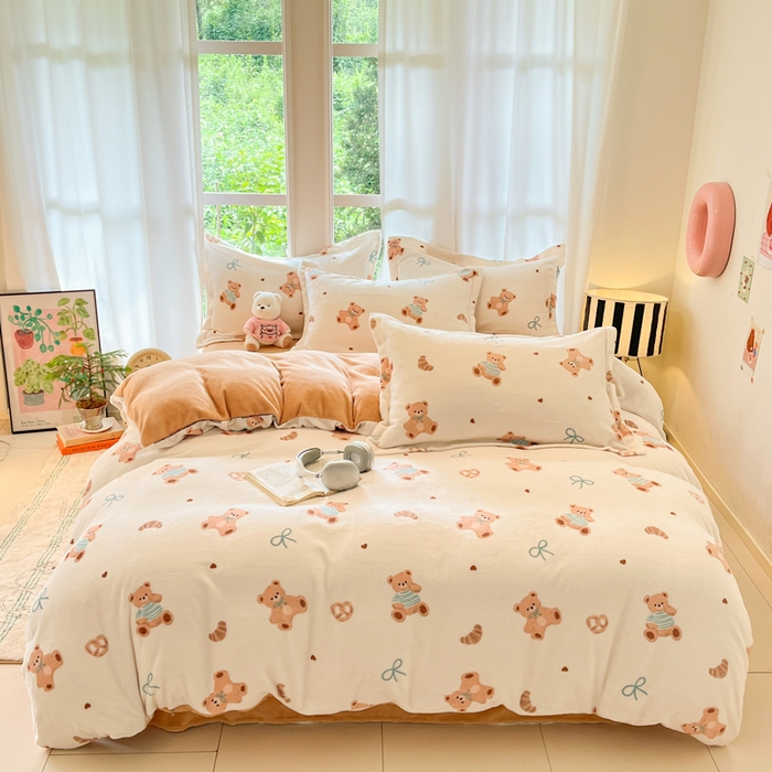 91家纺网 家纺一手货源 找家纺 寐居家纺 2025新款印花牛奶绒四件套 抱抱熊