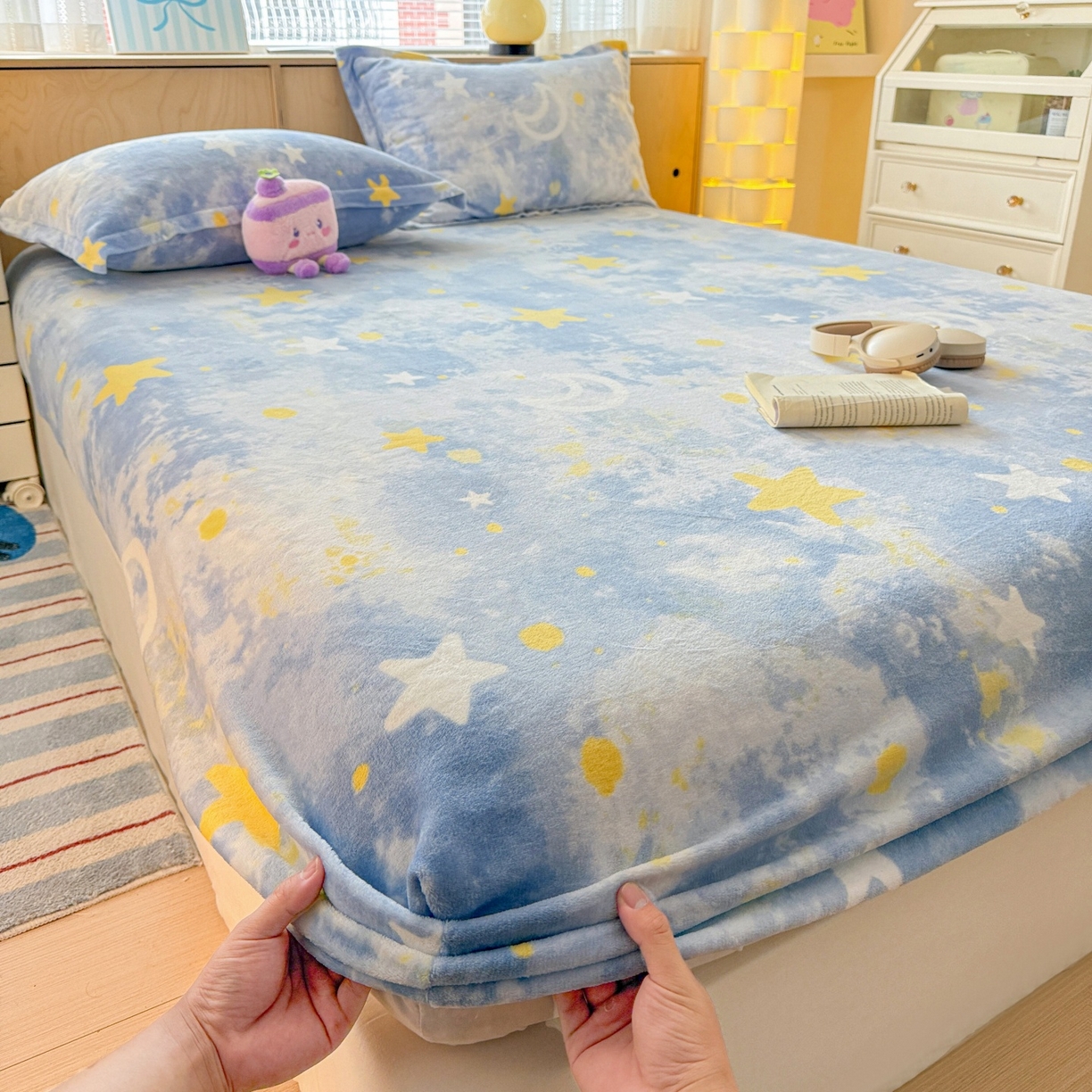 91家纺网 家纺一手货源 找家纺 名兮家居 2025新款高克重印花牛奶绒单床笠床笠单件 满天星