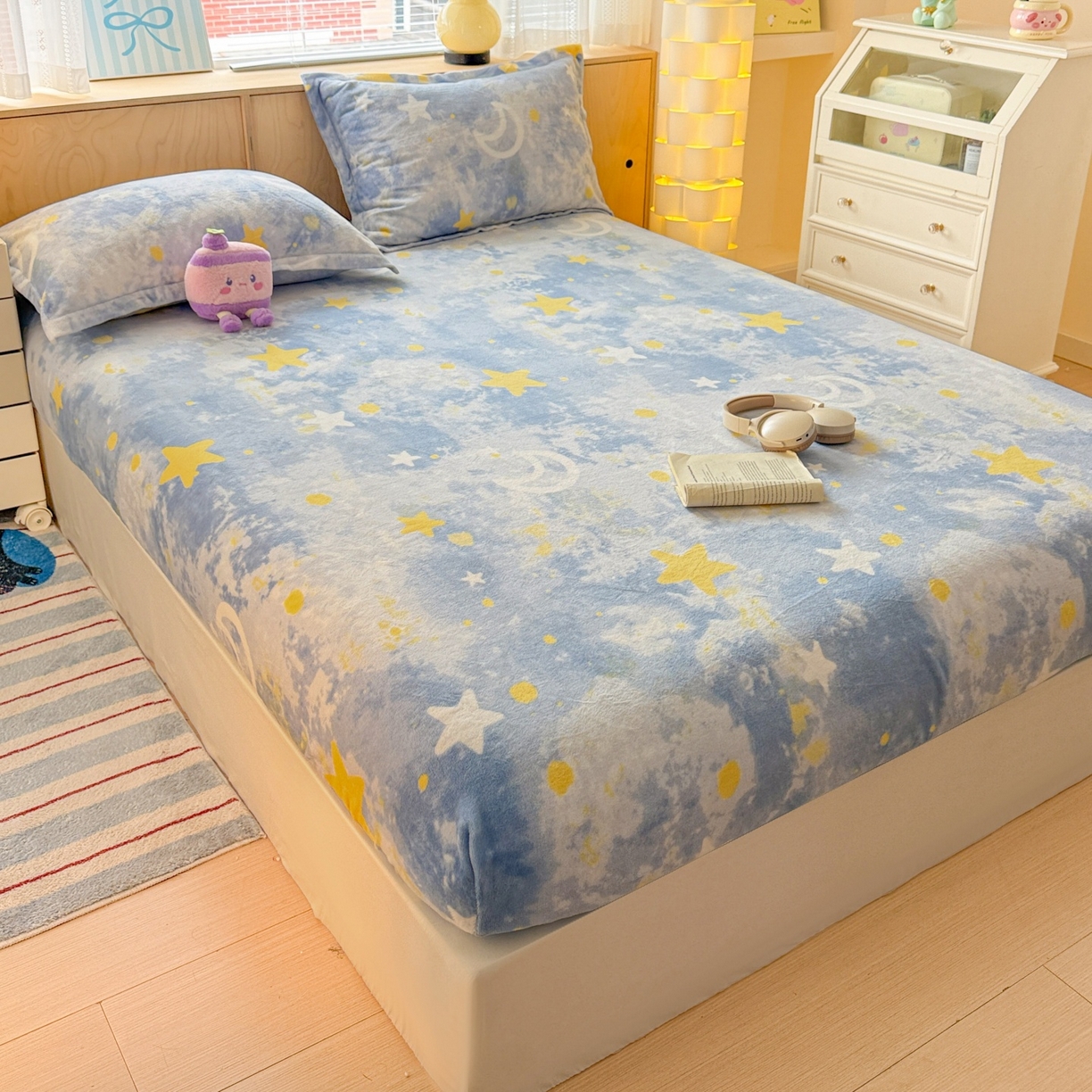 91家纺网 家纺一手货源 找家纺 名兮家居 2025新款高克重印花牛奶绒单床笠床笠单件 满天星