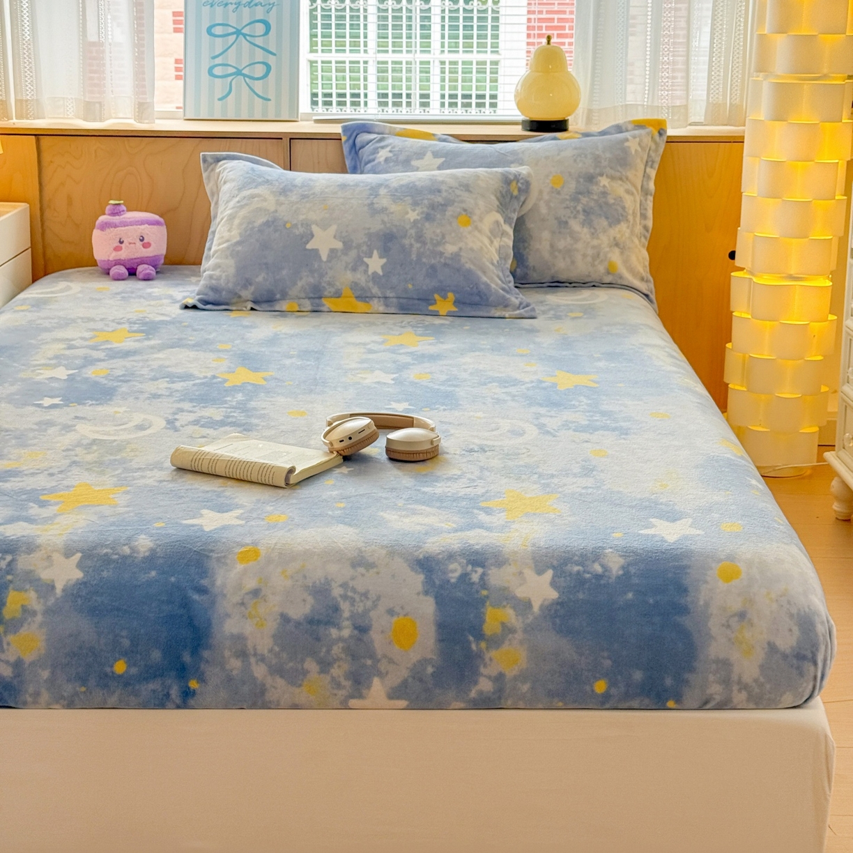 91家纺网 家纺一手货源 找家纺 名兮家居 2025新款高克重印花牛奶绒单床笠床笠单件 满天星