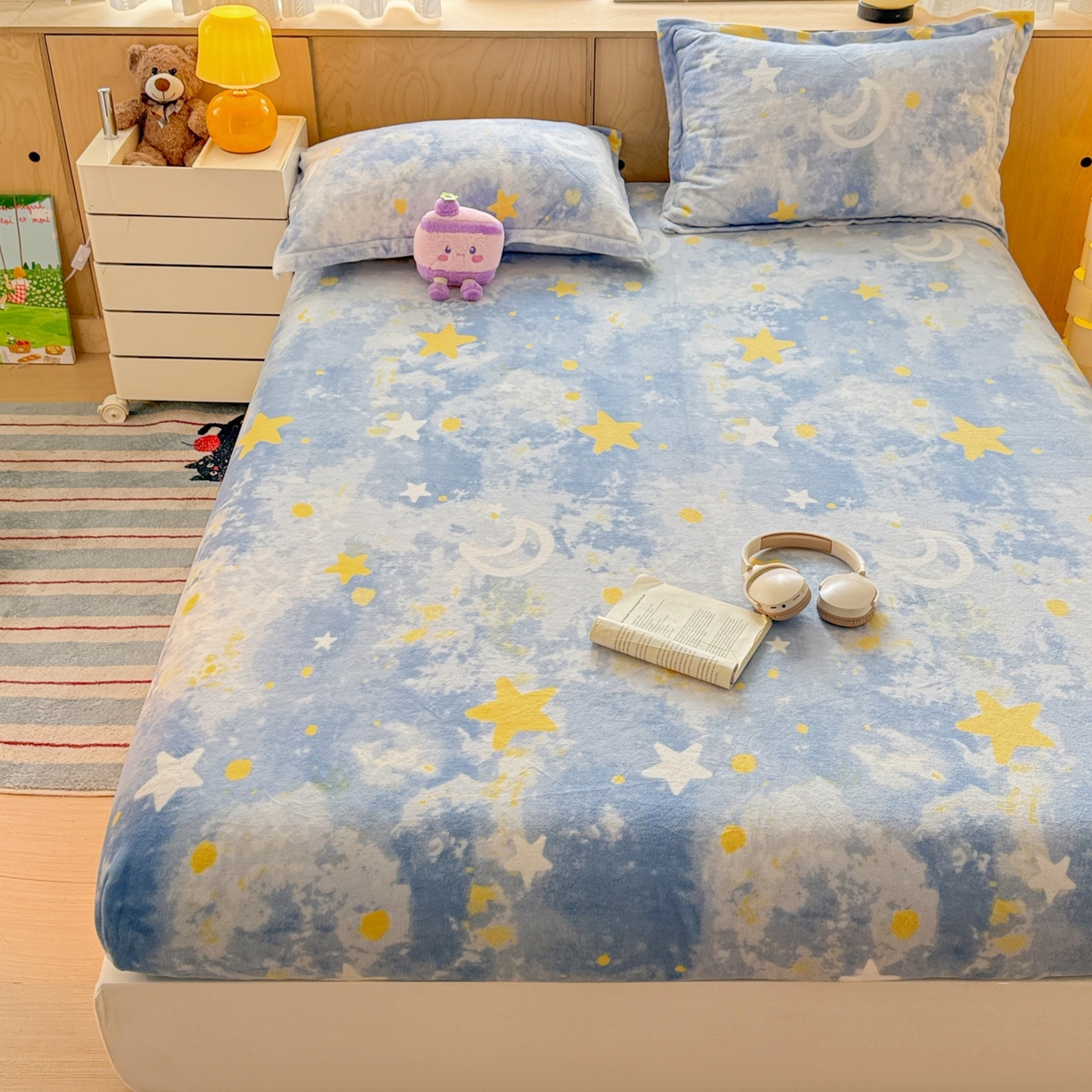 91家纺网 家纺一手货源 找家纺 名兮家居 2025新款高克重印花牛奶绒单床笠床笠单件 满天星