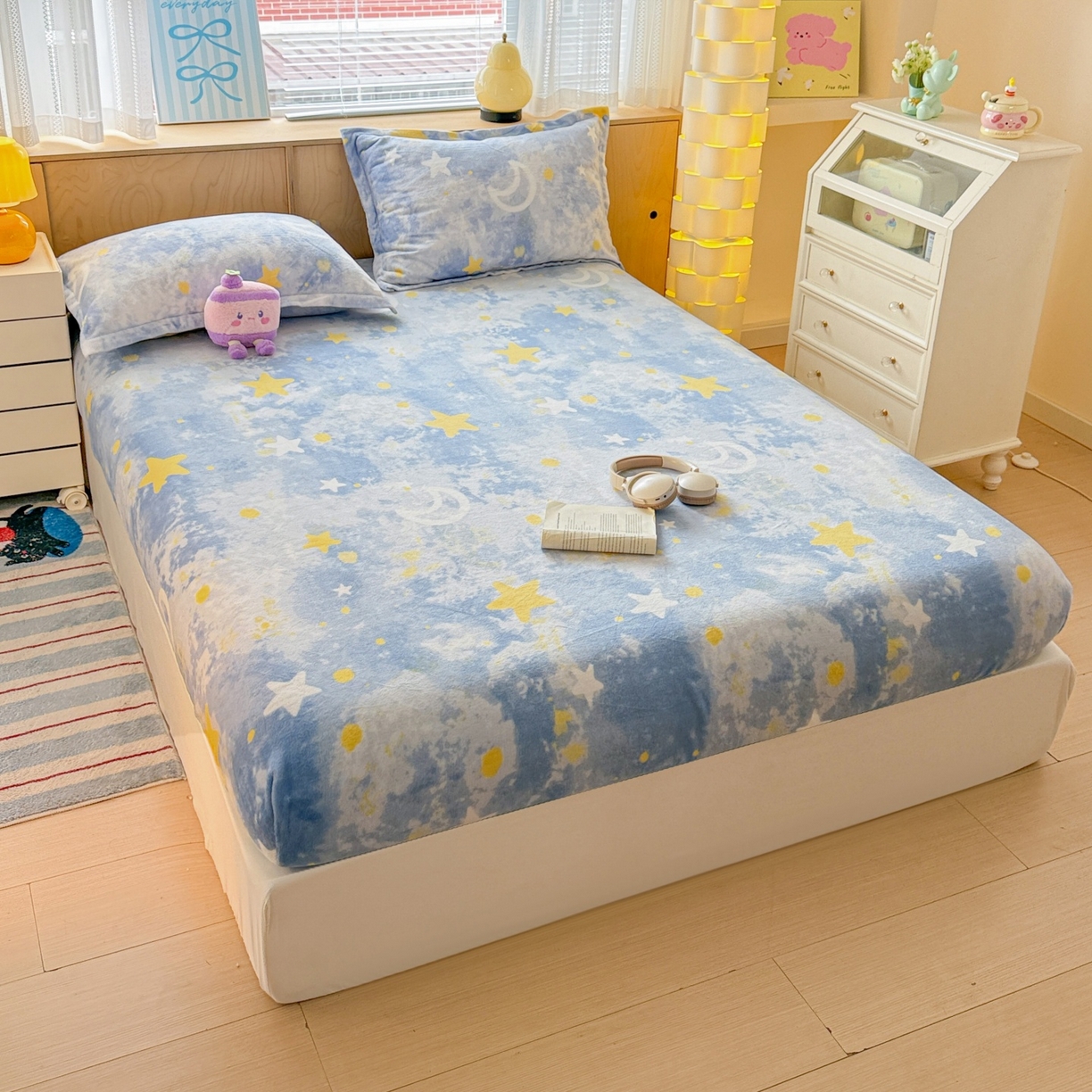 91家纺网 家纺一手货源 找家纺 名兮家居 2025新款高克重印花牛奶绒单床笠床笠单件 满天星