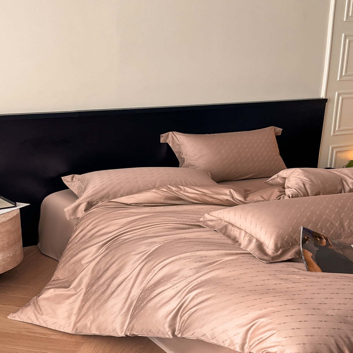 91家纺网 家纺一手货源 找家纺 群鹿家访 25年新款长绒棉简约款四件套 贝斯