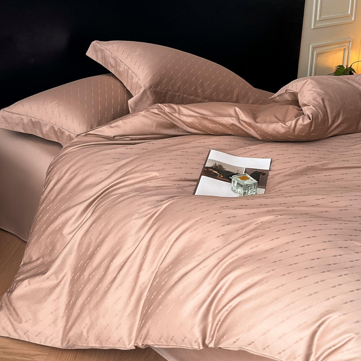 91家纺网 家纺一手货源 找家纺 群鹿家访 25年新款长绒棉简约款四件套 贝斯