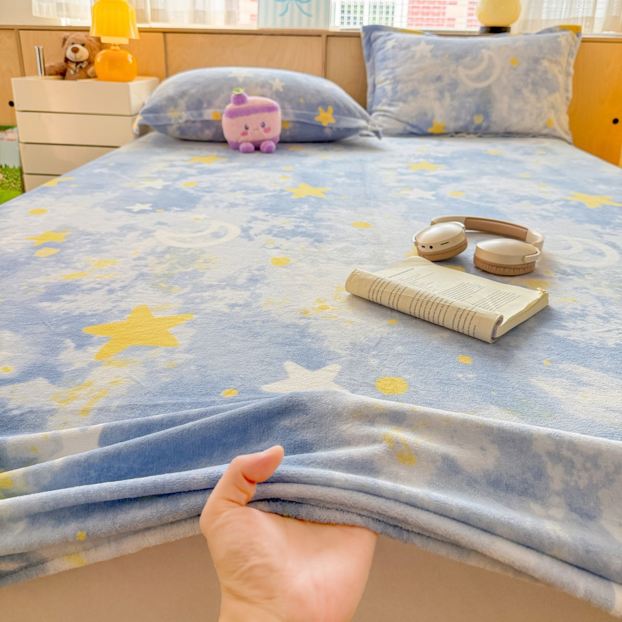 91家纺网 家纺一手货源 找家纺 名兮家居 2025新款高克重印花牛奶绒单床笠床笠单件 满天星