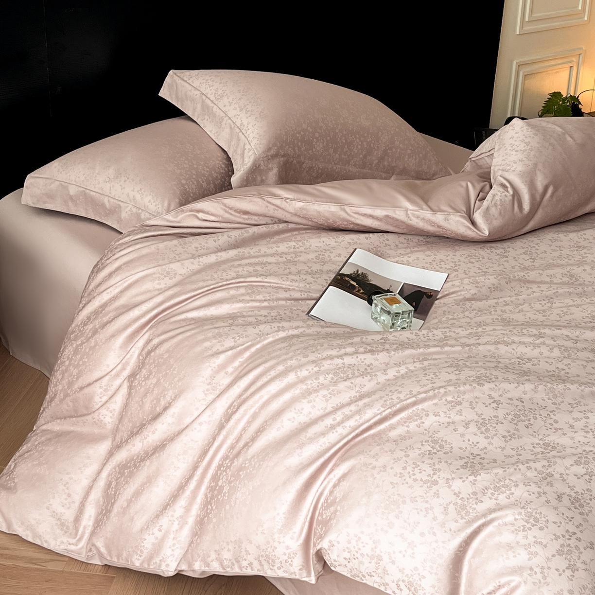 91家纺网 家纺一手货源 找家纺 群鹿家访 25年新款长绒棉简约款四件套 花容