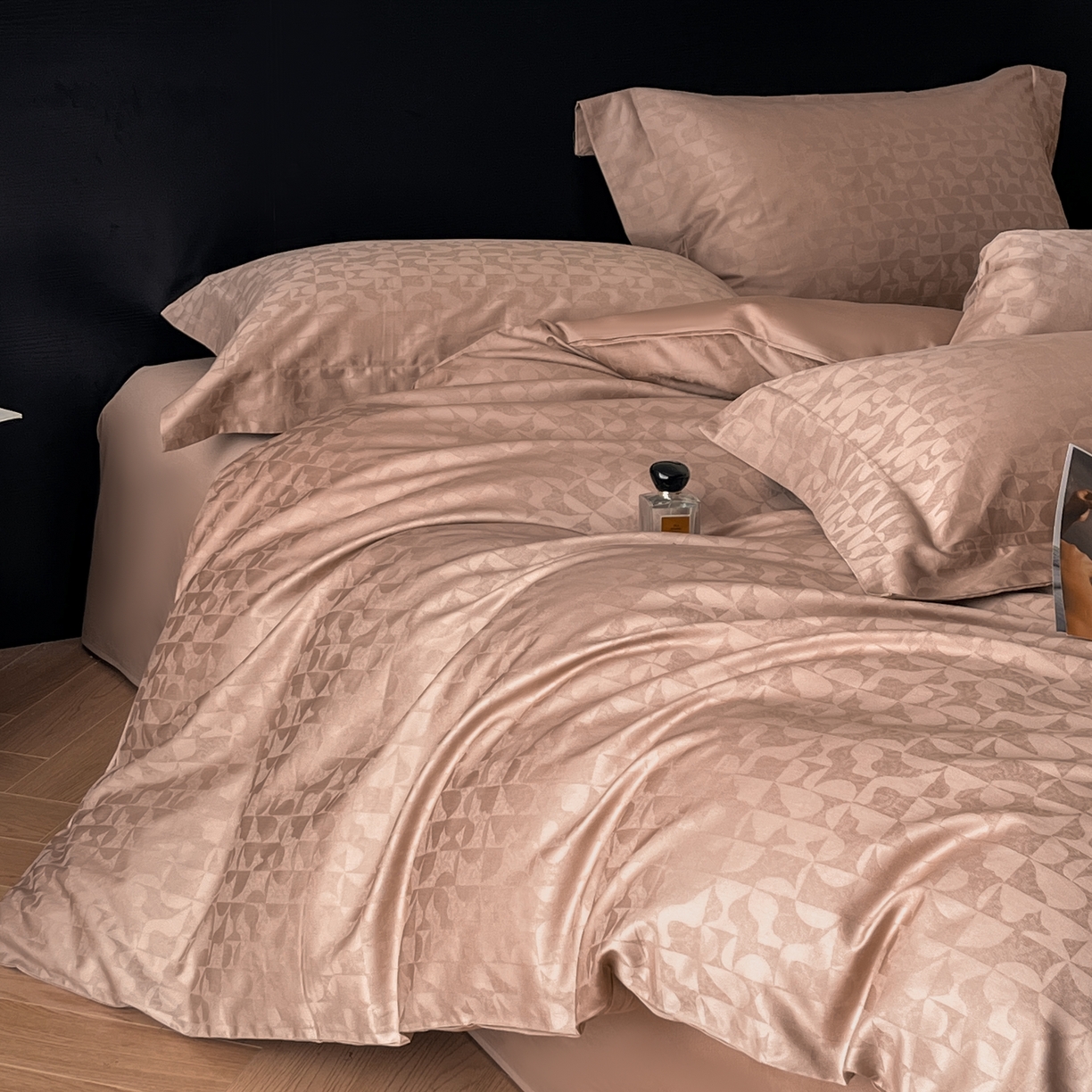 91家纺网 家纺一手货源 找家纺 群鹿家访 25年新款长绒棉简约款四件套 卡曼