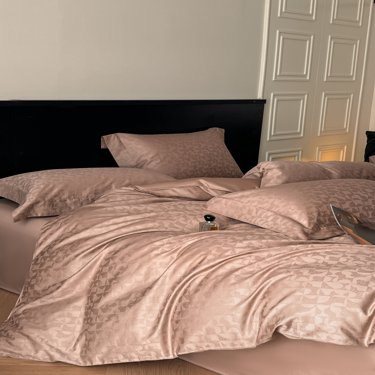 91家纺网 家纺一手货源 找家纺 群鹿家访 25年新款长绒棉简约款四件套 卡曼