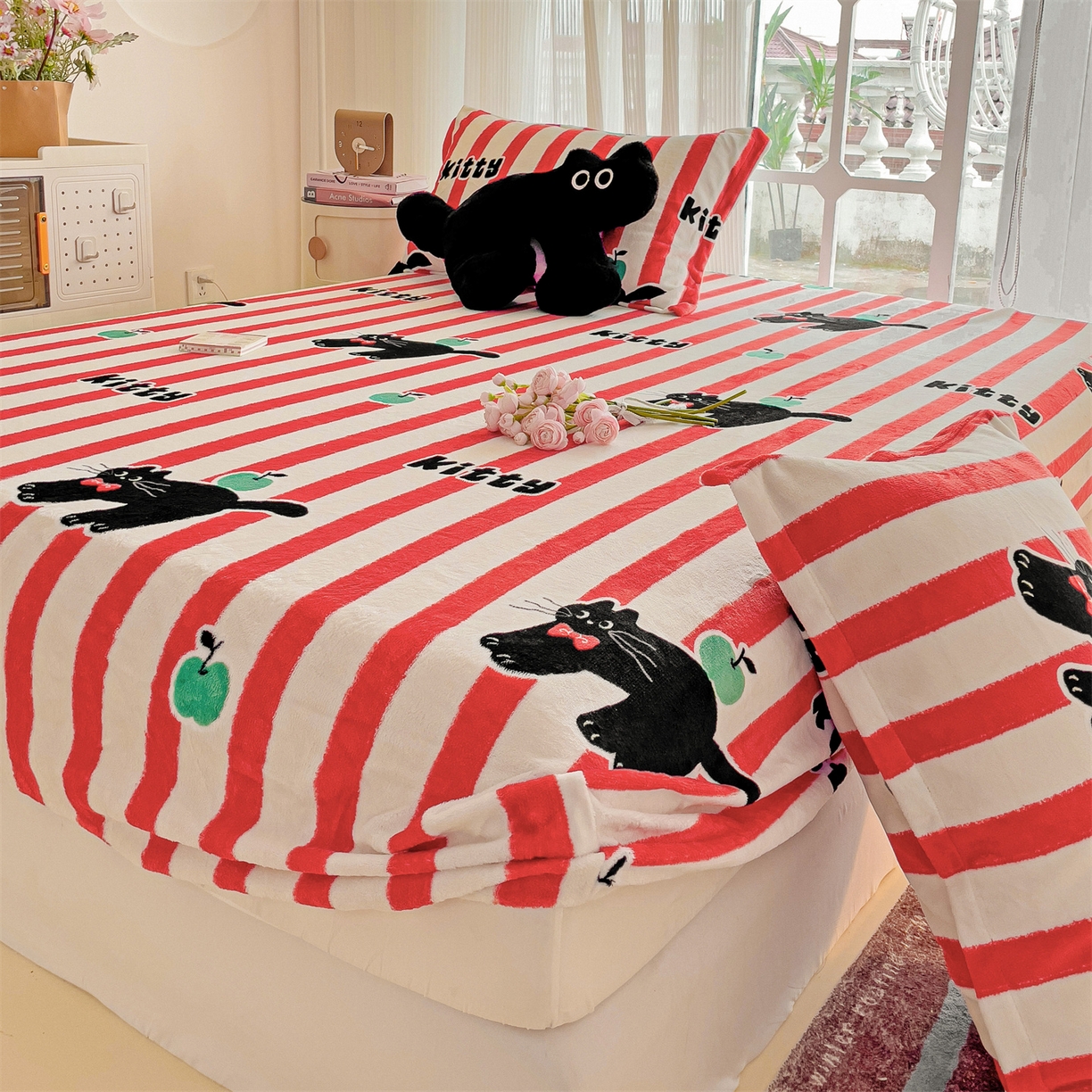 91家纺网 家纺一手货源 找家纺 名兮家居 2025新款高克重印花牛奶绒单床笠床笠单件 猫咪乐园