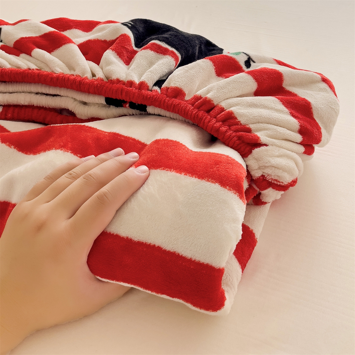 91家纺网 家纺一手货源 找家纺 名兮家居 2025新款高克重印花牛奶绒单床笠床笠单件 猫咪乐园