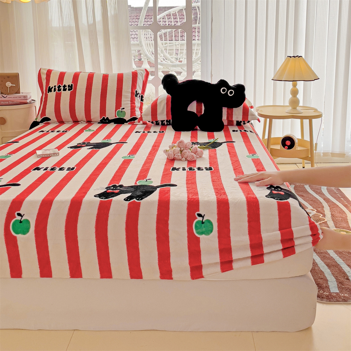 91家纺网 家纺一手货源 找家纺 名兮家居 2025新款高克重印花牛奶绒单床笠床笠单件 猫咪乐园