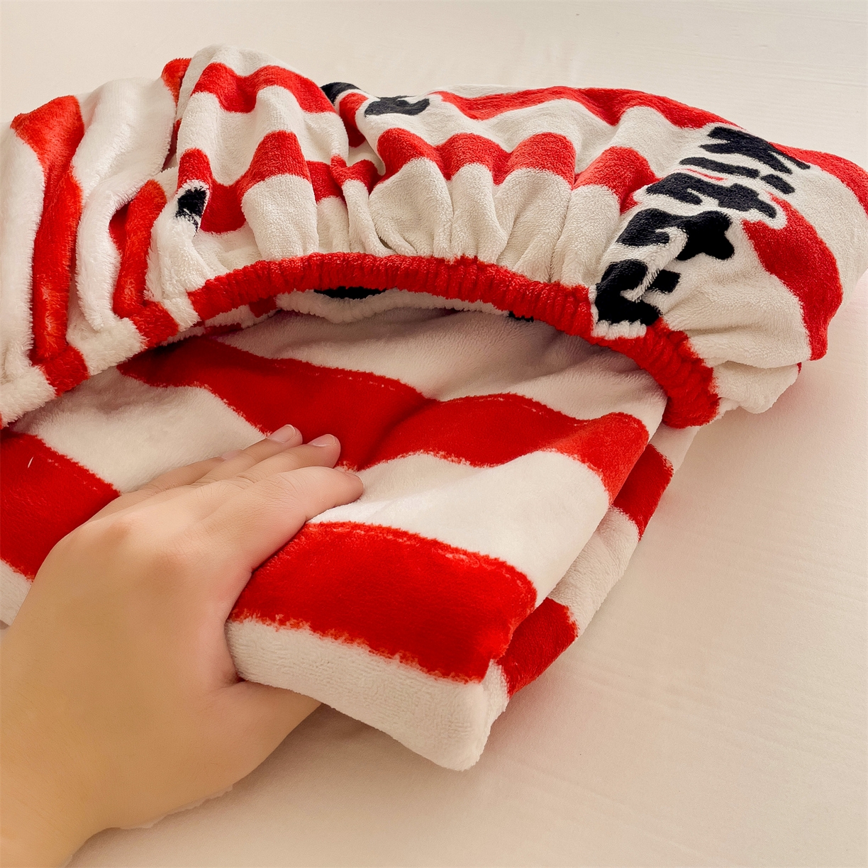 91家纺网 家纺一手货源 找家纺 名兮家居 2025新款高克重印花牛奶绒单床笠床笠单件 猫咪乐园