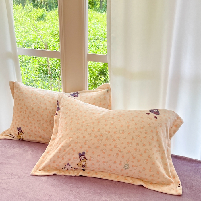 91家纺网 家纺一手货源 找家纺 寐居家纺 2025新款印花牛奶绒四件套 春日女孩