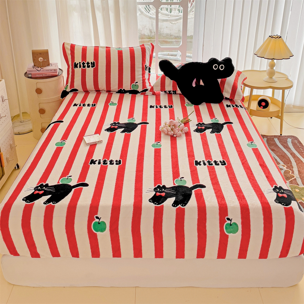 91家纺网 家纺一手货源 找家纺 名兮家居 2025新款高克重印花牛奶绒单床笠床笠单件 猫咪乐园