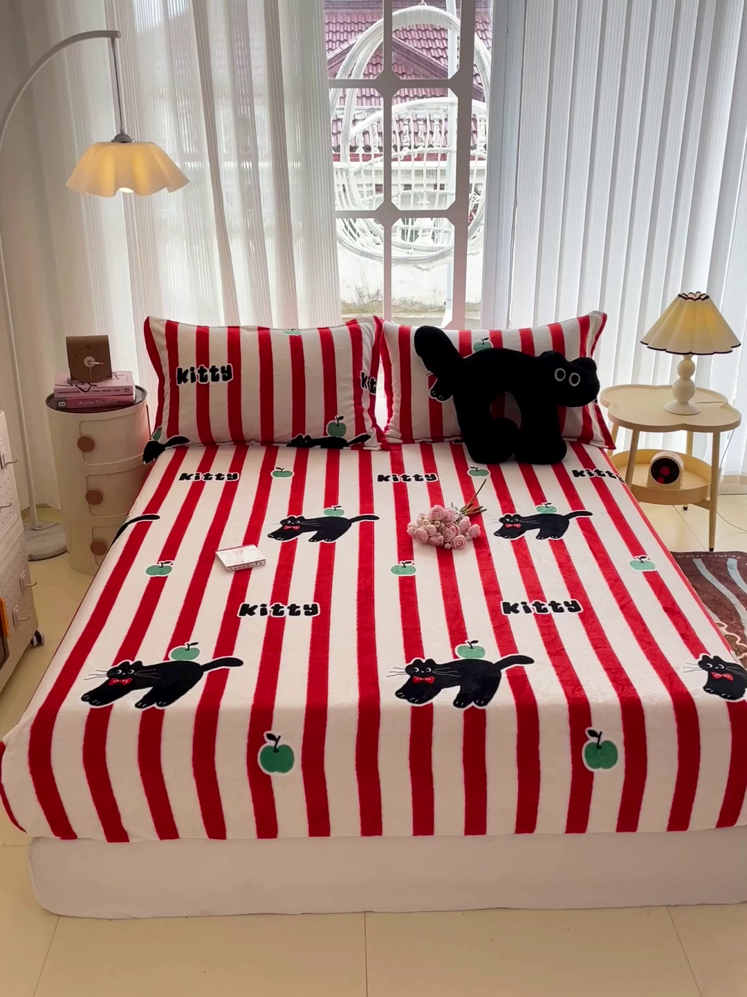 91家纺网 家纺一手货源 找家纺 名兮家居 2025新款高克重印花牛奶绒单床笠床笠单件 猫咪乐园