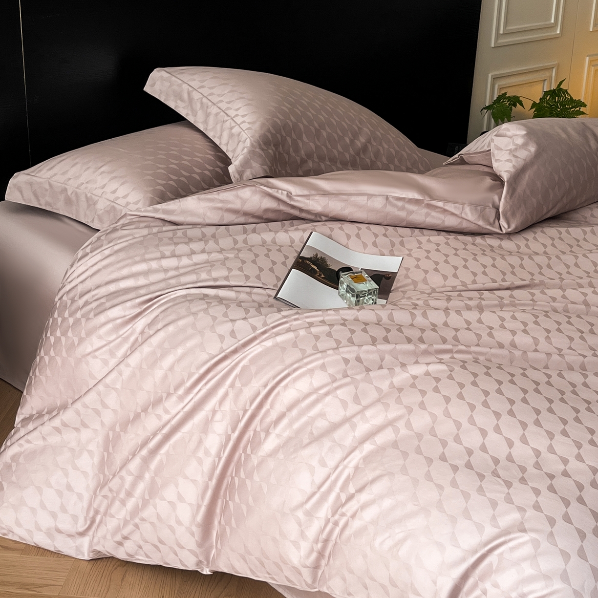 91家纺网 家纺一手货源 找家纺 群鹿家访 25年新款长绒棉简约款四件套 瑞彩流光