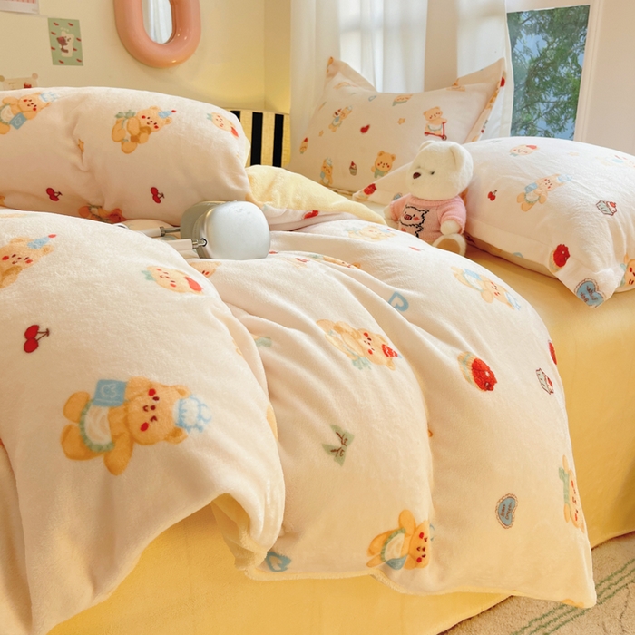 91家纺网 家纺一手货源 找家纺 寐居家纺 2025新款印花牛奶绒四件套 烘焙小熊