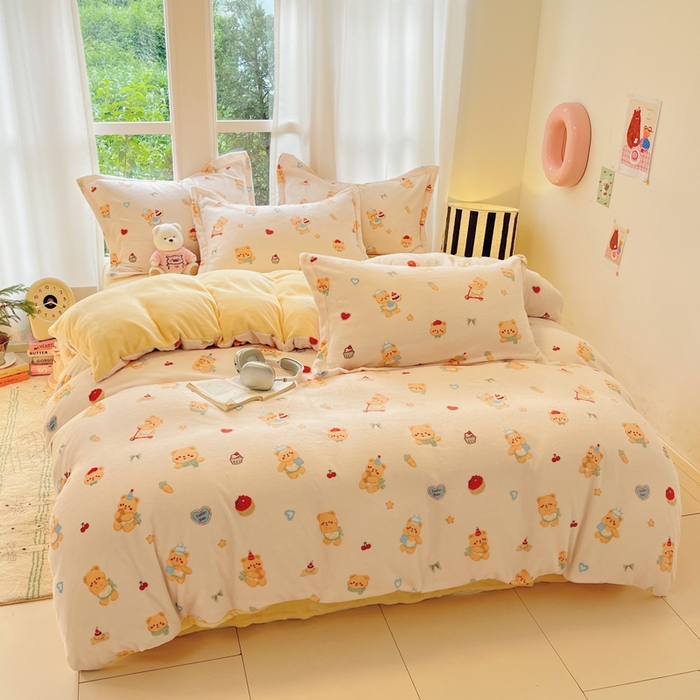 91家纺网 家纺一手货源 找家纺 寐居家纺 2025新款印花牛奶绒四件套 烘焙小熊