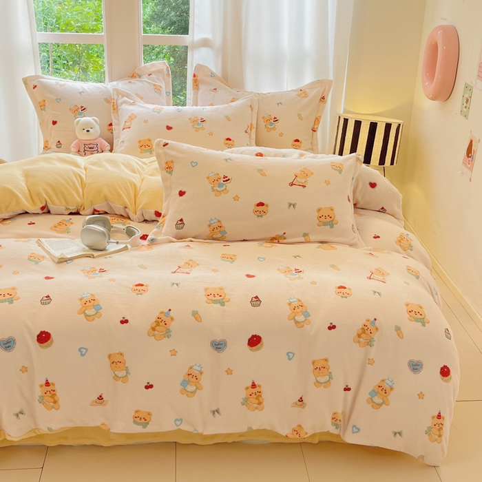 91家纺网 家纺一手货源 找家纺 寐居家纺 2025新款印花牛奶绒四件套 烘焙小熊