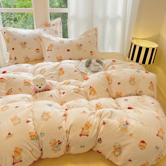 91家纺网 家纺一手货源 找家纺 寐居家纺 2025新款印花牛奶绒四件套 烘焙小熊