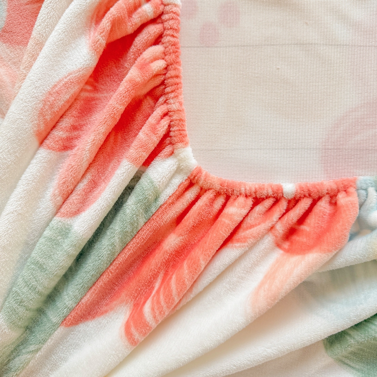 91家纺网 家纺一手货源 找家纺 名兮家居 2025新款高克重印花牛奶绒单床笠床笠单件 倾城