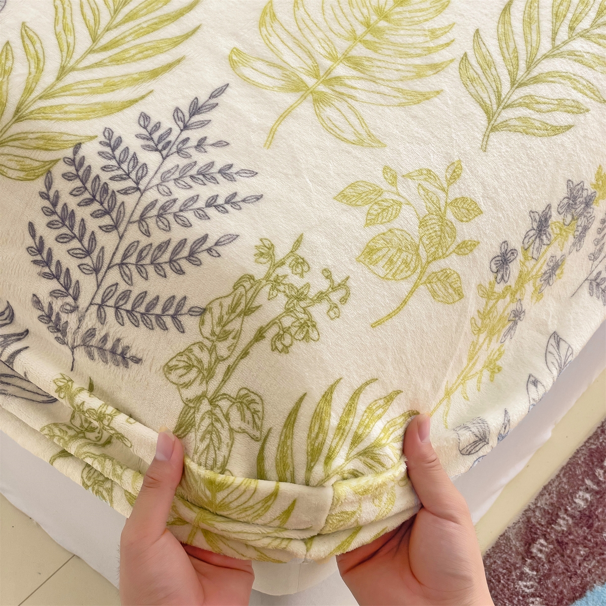 91家纺网 家纺一手货源 找家纺 名兮家居 2025新款高克重印花牛奶绒单床笠床笠单件 清新物语