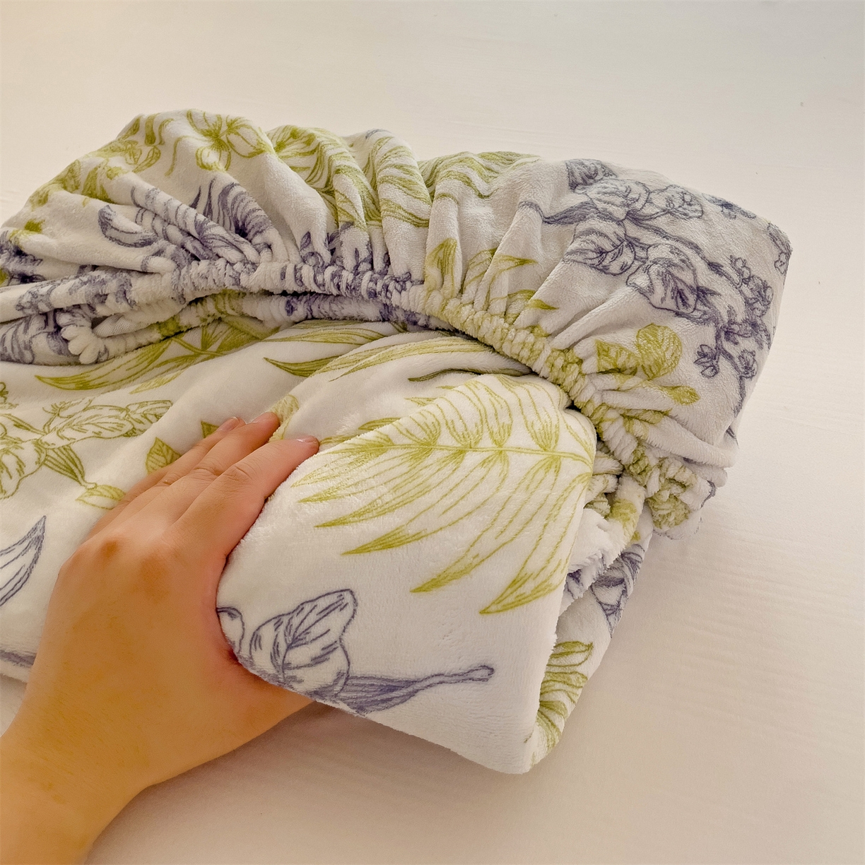 91家纺网 家纺一手货源 找家纺 名兮家居 2025新款高克重印花牛奶绒单床笠床笠单件 清新物语